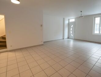 Location Maison 5 pièces 118 m2 à Saint-Quentin - Photo 4