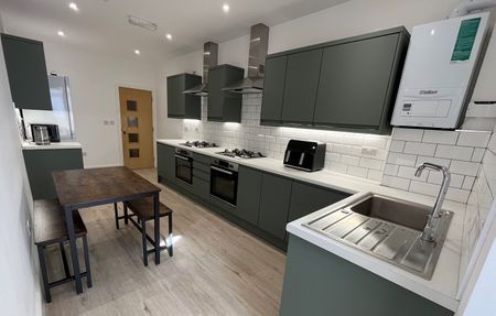 6 Bed Terraced House, Greenbank Road, L18 - Photo 3