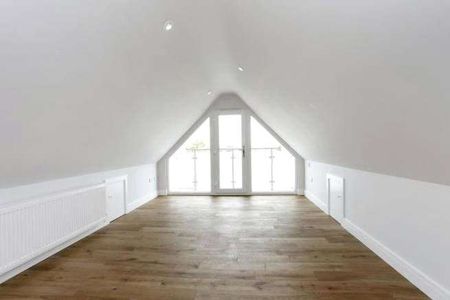 Forming part of this impressive development, this light and bright modern one bedroom apartment on the second floor offers smart luxurious living of excellent quality - Photo 4