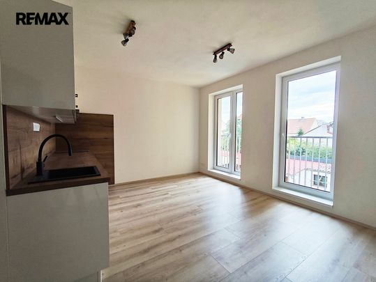 Pronájem bytu 1+kk a garsoniéry 29 m² - Photo 1