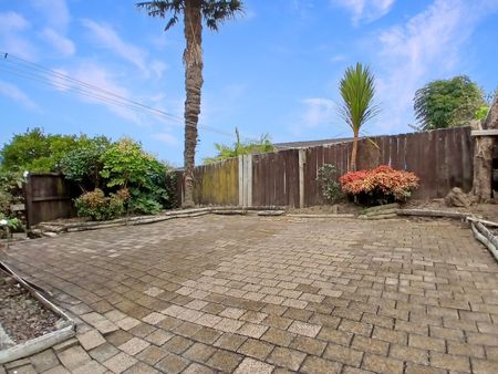 Recently renovated three bedroom home! - Photo 5