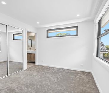 PREMIUM FAMILY HOME IN SOUGHT AFTER LOCATION - Photo 2