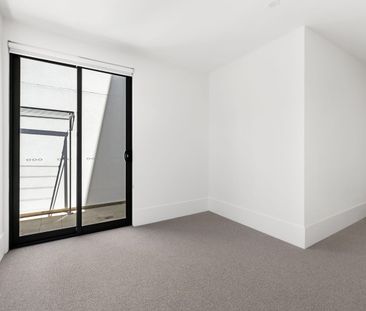 Brand New | Light-Filled Townhouse in the Heart of Port Melbourne - Photo 3