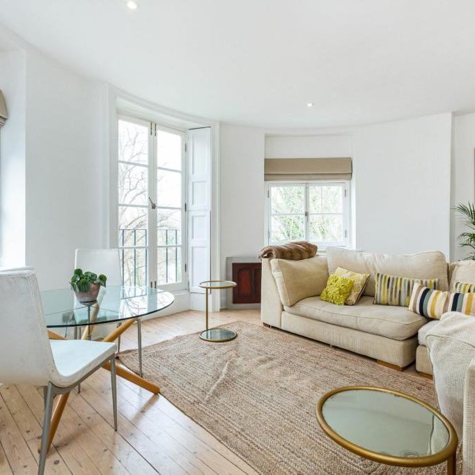 2 Bedroom Apartment, Mortlake High Street, London - Photo 1