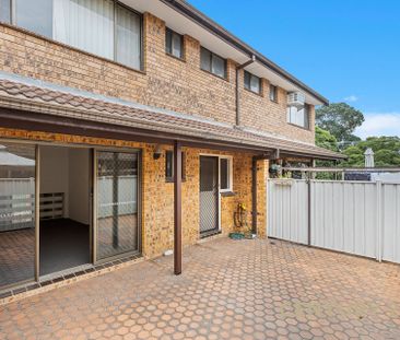 Three Bedroom Townhouse with Double Garage - Photo 5