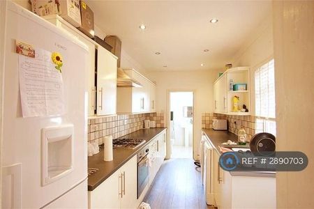 4 bedroom terraced house to rent - Photo 4