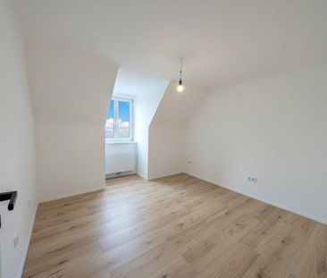 Sonniges Dachgeschoss-Apartment mit 2 Zimmern: Ihr Erstbezug in Zet... - Photo 1