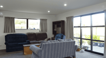 Modern, easy care living - Photo 2