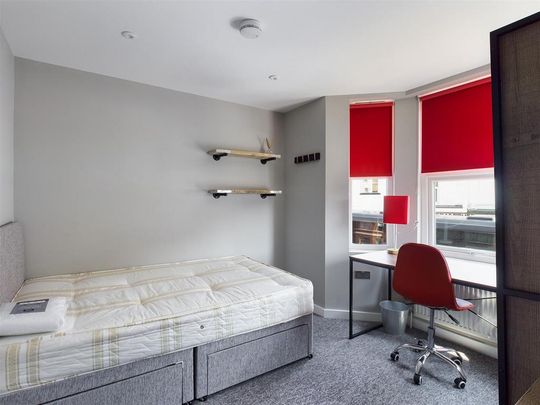 1 bedroom in a house share to rent - Photo 1