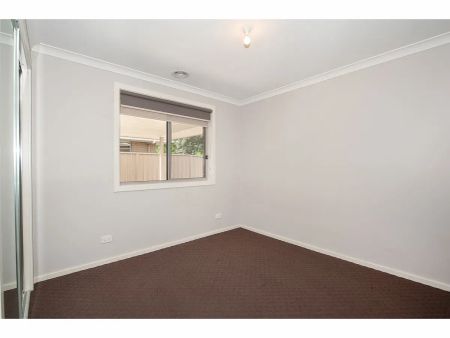 Spacious Family Home in Quiet Court - Photo 5