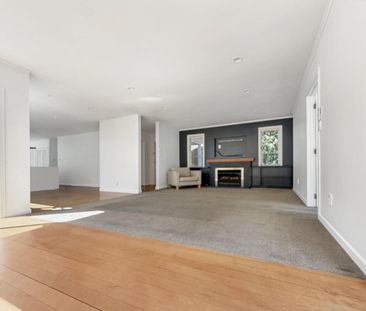 Sunny & Spacious Family Home - Photo 2