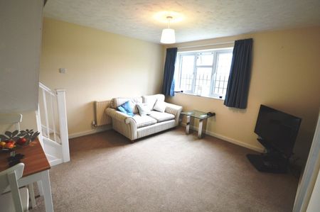 2 bedroom Cluster House - STIRLING WAY, WELWYN GARDEN CITY - Photo 3