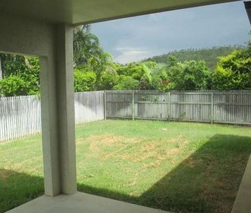 Spacious Family Living in a Quiet Cul-de-Sac - Photo 5