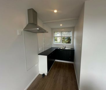 Tastefully renovated in a convenient location - Photo 5