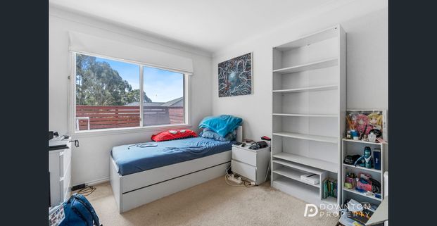 Modern Sun-Filled Villa with Private Deck and Quality Finishes in Quiet Claremont Location - Photo 1