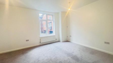4 bedroom flat to rent - Photo 2