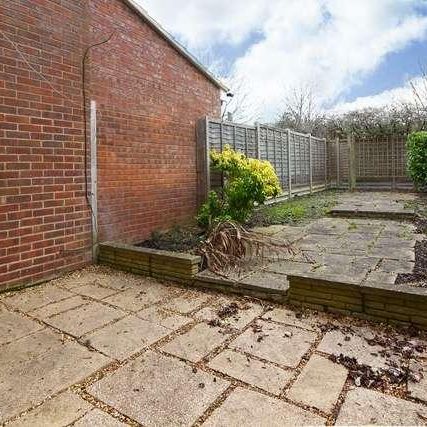 A Spacious Bedroom Home Close To Windmill Hill Golf Course, MK3 - Photo 1