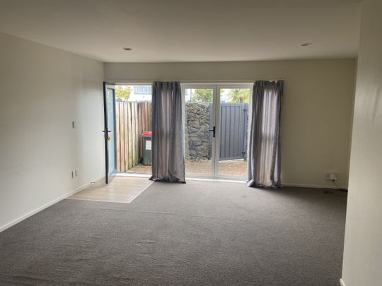 Nice and tidy great location - Photo 1