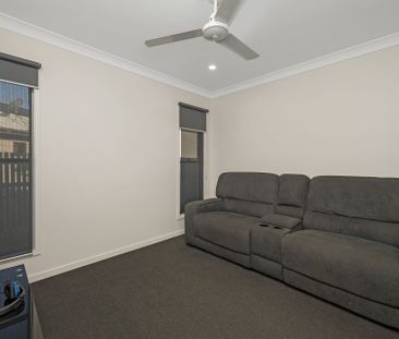 27 Eloise Street, Mount Low. - Photo 3