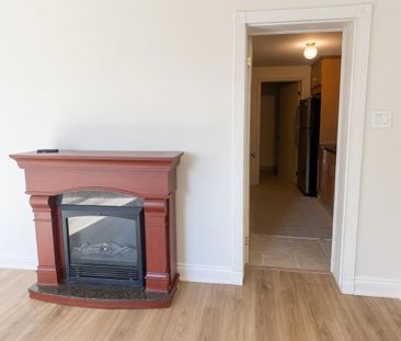 For Lease - 172 Humbercrest Boulevard Unit# Main Fl, Toronto, Ontario - Photo 2