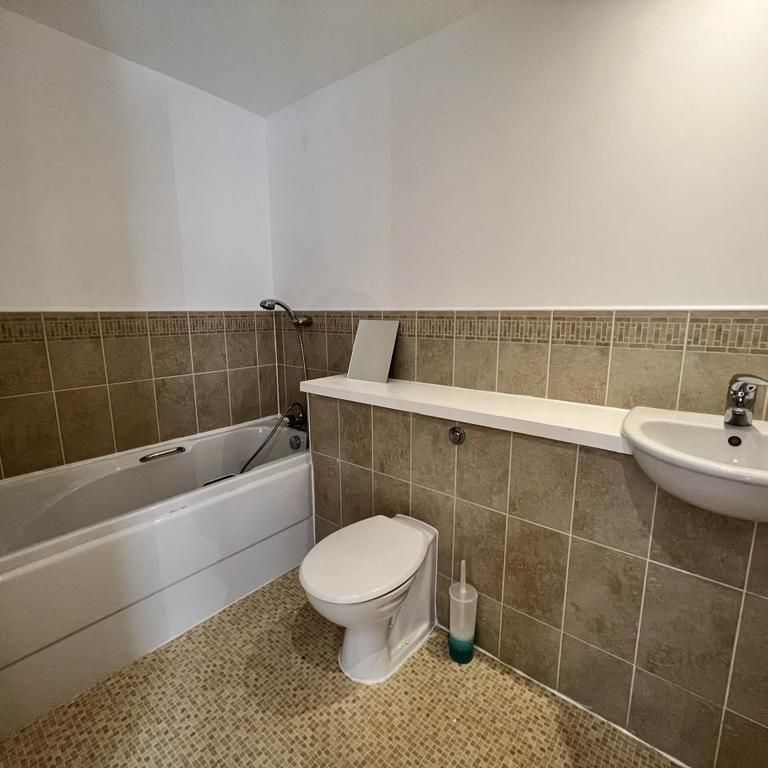 2 bedroom flat to rent - Photo 1