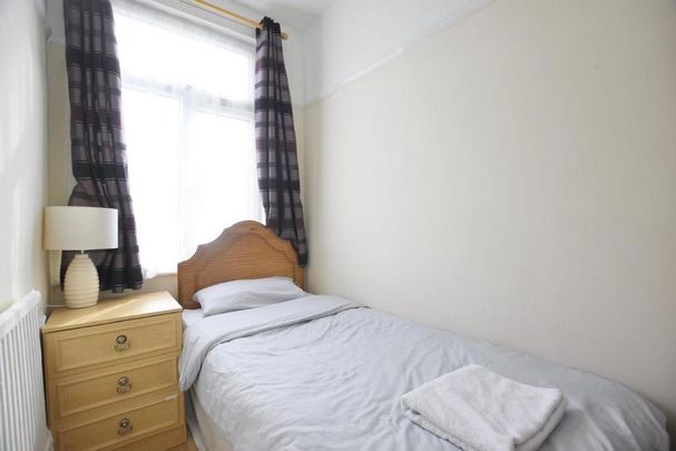 4 bedroom terraced house to rent - Photo 1