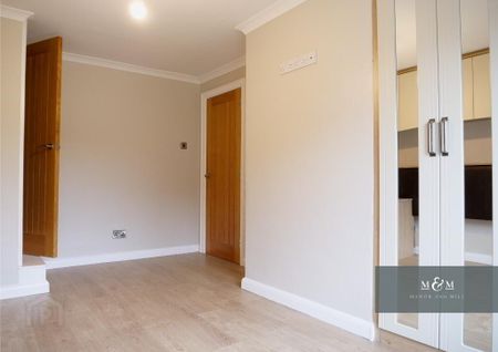 19 Main Street, Hamiltonsbawn, BT60 1LP - Photo 3
