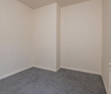 2 bed terraced house to rent in Claremont Street, Sowerby Bridge - Photo 4