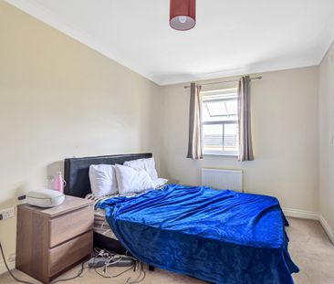 Terraced House to rent - Sparkes Close, Bromley, BR2 - Photo 4