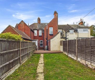 2 bedroom semi-detached house to rent - Photo 6