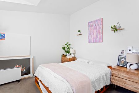 Spacious design with balcony & views | Top floor position - Photo 4