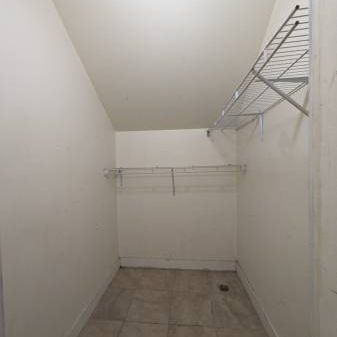 A single house with 1 bed 1 bath at the rear floor - Photo 4