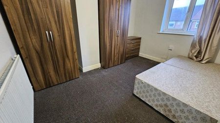 3 bedroom terraced house to rent - Photo 3