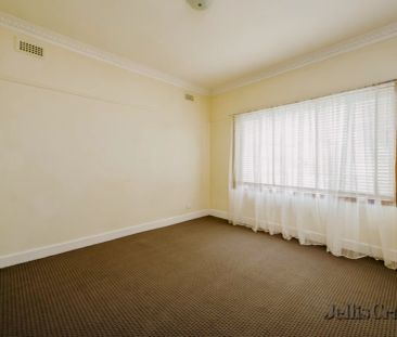 3 Bed, 1 Bath - Photo 3