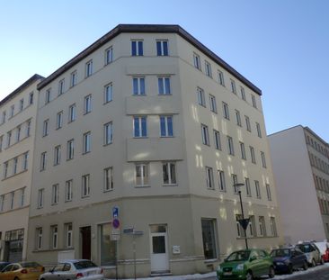 Renoviert mit Balkon und großem Wohnzimmer im Dachgeschoss - Photo 1