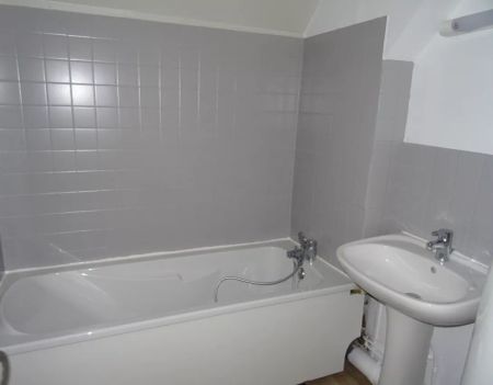 Location appartement T4 74.00m² à Chatillon-Sur-Marne (51700) - Photo 2