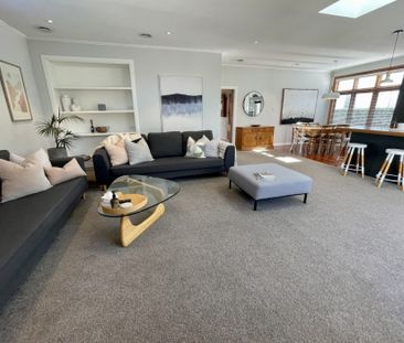 A 3-Bedroom Haven - The Ideal Blend of Classic Charm and Contempora... - Photo 2