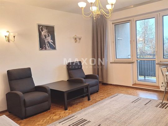 Tuż przy metrze - Photo 1