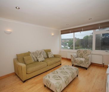 3 bedroom private hall to rent - Photo 1