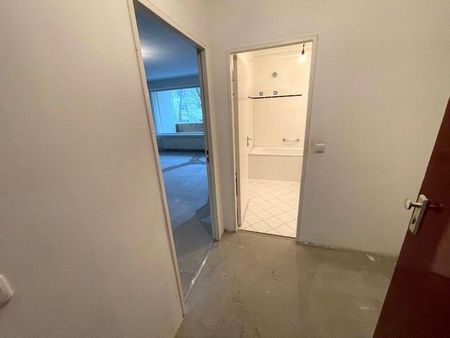 Entdecken Sie die Möglichkeiten: Renovierungsbedürftige 1-Zimmer-Wohnung! - Photo 2