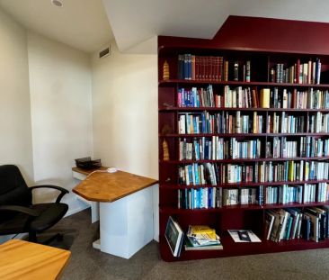 Expansive living with uninterrupted harbour views - Photo 6