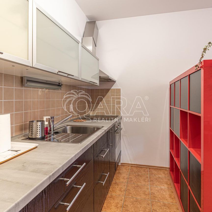 Pronájem bytu 1+kk a garsoniéry 35 m², Dobrovolného , Praha - Photo 1