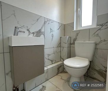 1 bedroom in a house share to rent - Photo 4