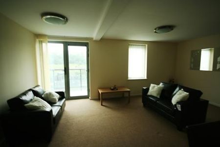 2 bedroom flat to rent - Photo 2