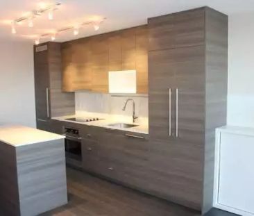 Beautiful & Spacious 1 Bed/1 Bath with Built in Furniture on the 26... - Photo 1