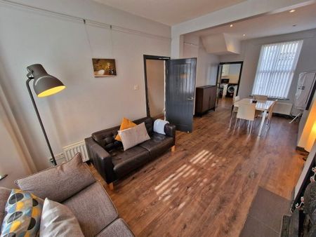 Ensuite Room 4, 32 Sandown Rd, Belfast, BT5 6GY - Photo 2