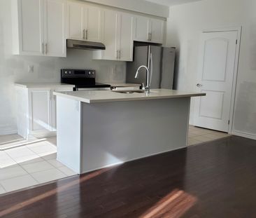 For Lease - 26 Marlborough Street, Whitby, Ontario - Photo 3