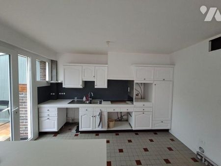 A deux pas de la gare, maison de ville avec garage et jardin comprenant: Hall, salon-séjour ou... - Photo 2