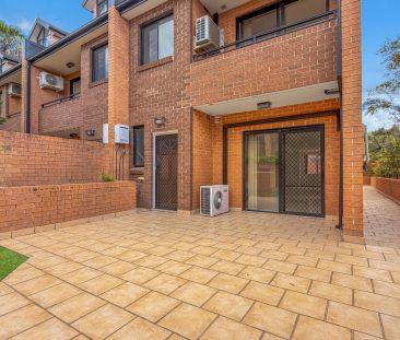 Exquisite, Freshly Refurbished Triple Story Townhouse In Superior L... - Photo 2