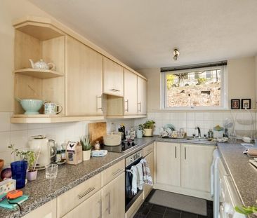 2 Bed Flat - Photo 6